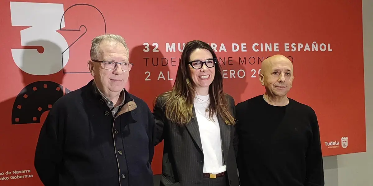 La concejal de cultura, Reyes Carmona, junto al director de la Muestra, Luis Alegre y Jos&eacute; Romano como representante de cineclub Muskaria, organizadores, junto a Tudela Cultura, de este programa cultural