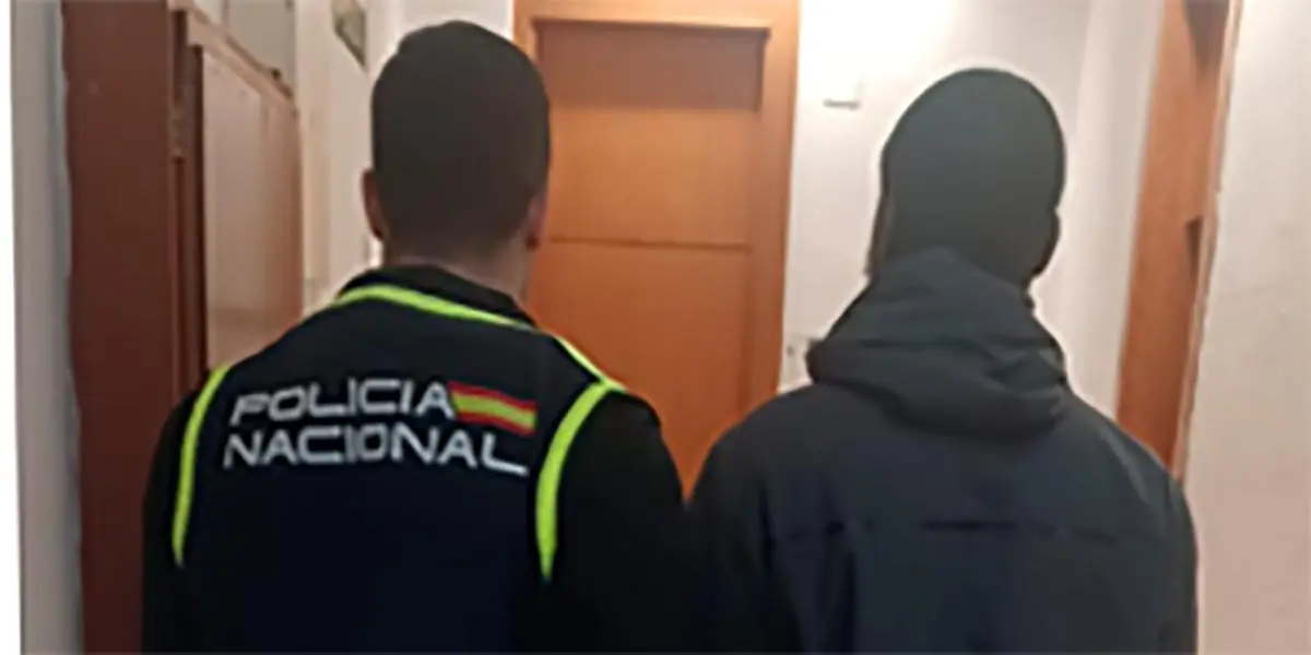 La Polic&iacute;a Nacional de Tudela junto al detenido por empadronamientos fraudulentos a m&aacute;s de 30 personas