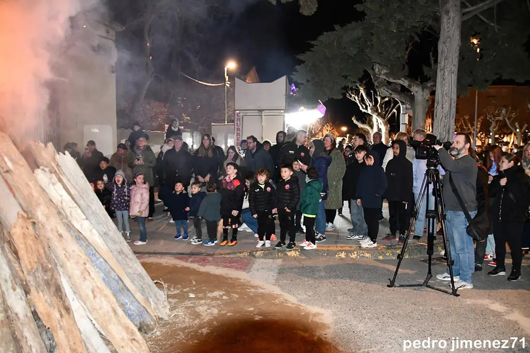 Virgen de la Paz Cintru&eacute;nigo 2026 Encendido hoguera 4