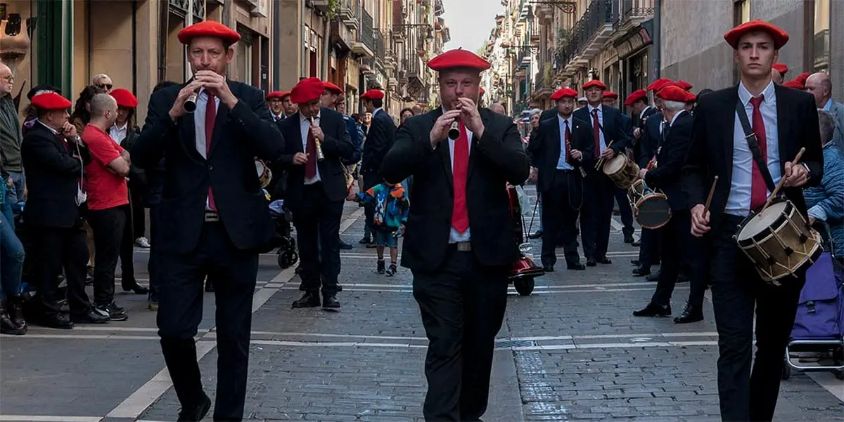 Gaiteros en las calles de Pamplona