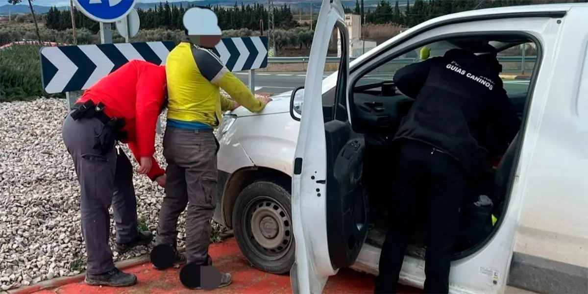 Furg&oacute;n interceptado en Murchante por la Polic&iacute;a Foral con drogas, armas y circulando a 129 km/h. Veh&iacute;culo inmovilizado tras el operativo.