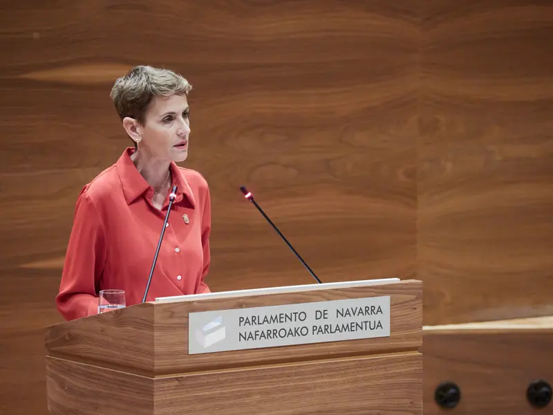 Archivo - La presidenta del Gobierno de Navarra, Mar&iacute;a Chivite, en el pleno del Parlamento de Navarra.