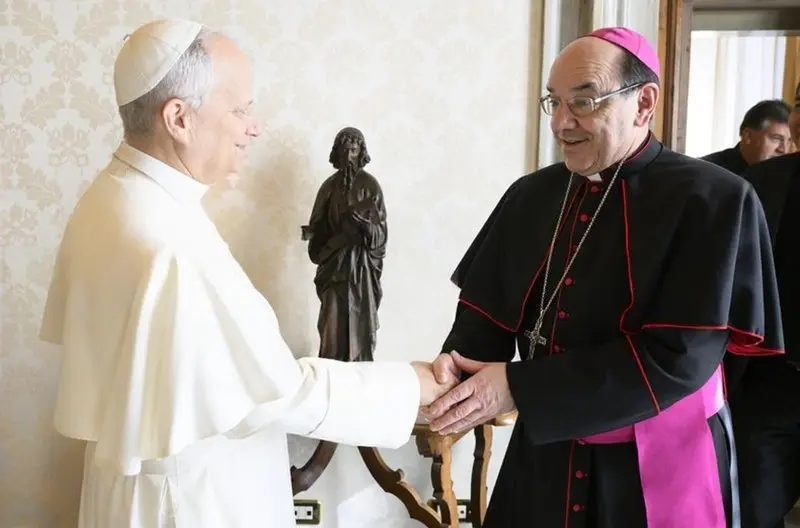 El Papa y el arzobispo de Pamplona, Florencio Rosell&oacute;.