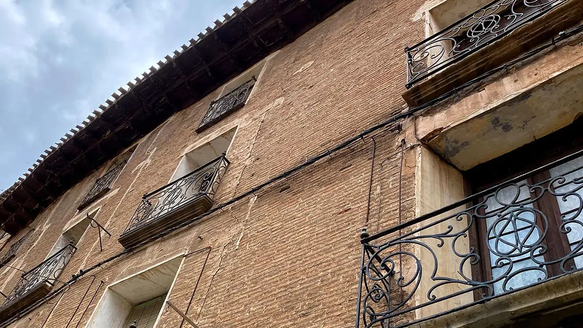 La casa de los Alonso S&aacute;enz se reconstruy&oacute; a finales del s. XVIII como vivienda del comerciante Jos&eacute; Lizaso a partir de la uni&oacute;n de dos casas ya existentes 