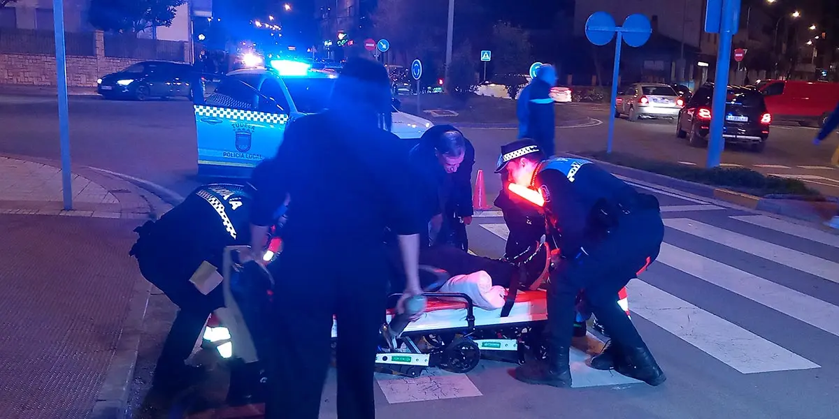 En la Avenida del Barrio de Tudela, un motorista de 58 a&ntilde;os result&oacute; herido tras esquivar a un ciclista que cruzaba indebidament