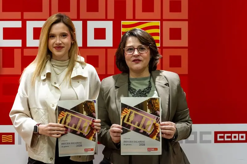 De izquierda a derecha, la t&eacute;cnica de la Secretar&iacute;a en materia de igualdad de g&eacute;nero, Marta Gracia, y  sla ecretaria de Mujeres, Igualdad y Pol&iacute;ticas Sociales de Comisiones Obreras de Arag&oacute;n, Sonia Garc&iacute;a.
