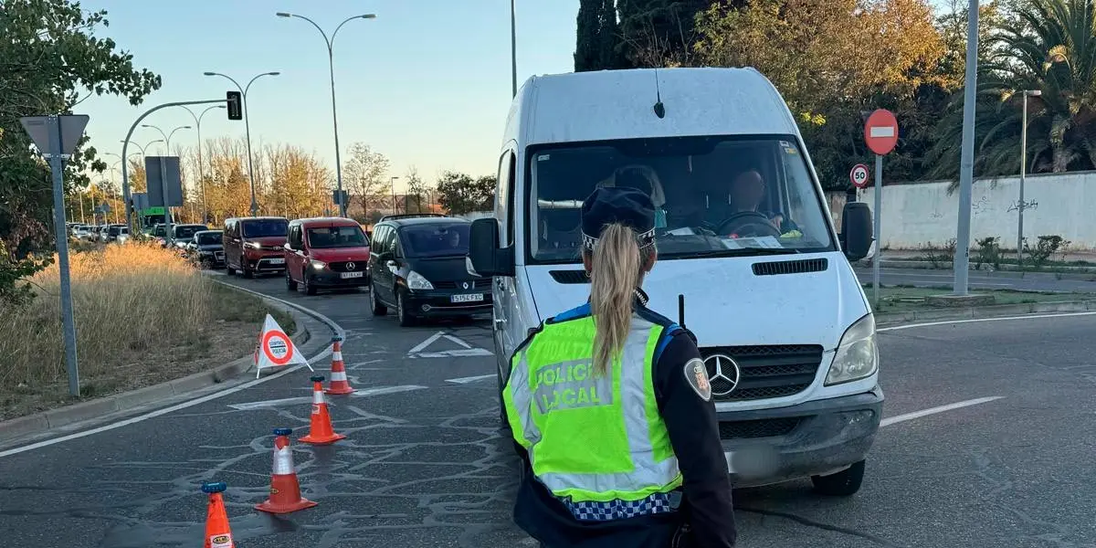 Control en la glorieta de &Aacute;frica, con el resultado de tres denuncias administrativas