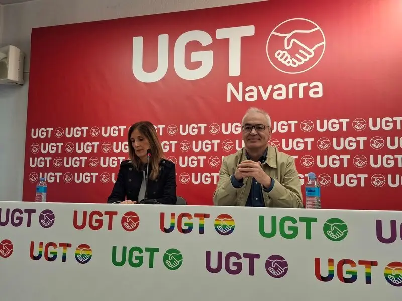 El secretario general de UGT en Navarra, Lorenzo R&iacute;os, y la secretaria del &Aacute;rea Externa y Pol&iacute;ticas Sindicales, Eva Azanza.