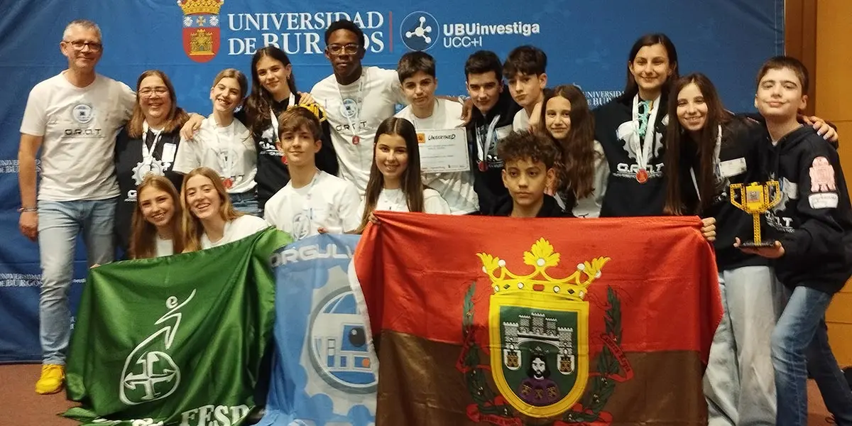 Foto del equipo y sus entrenadores en Burgos