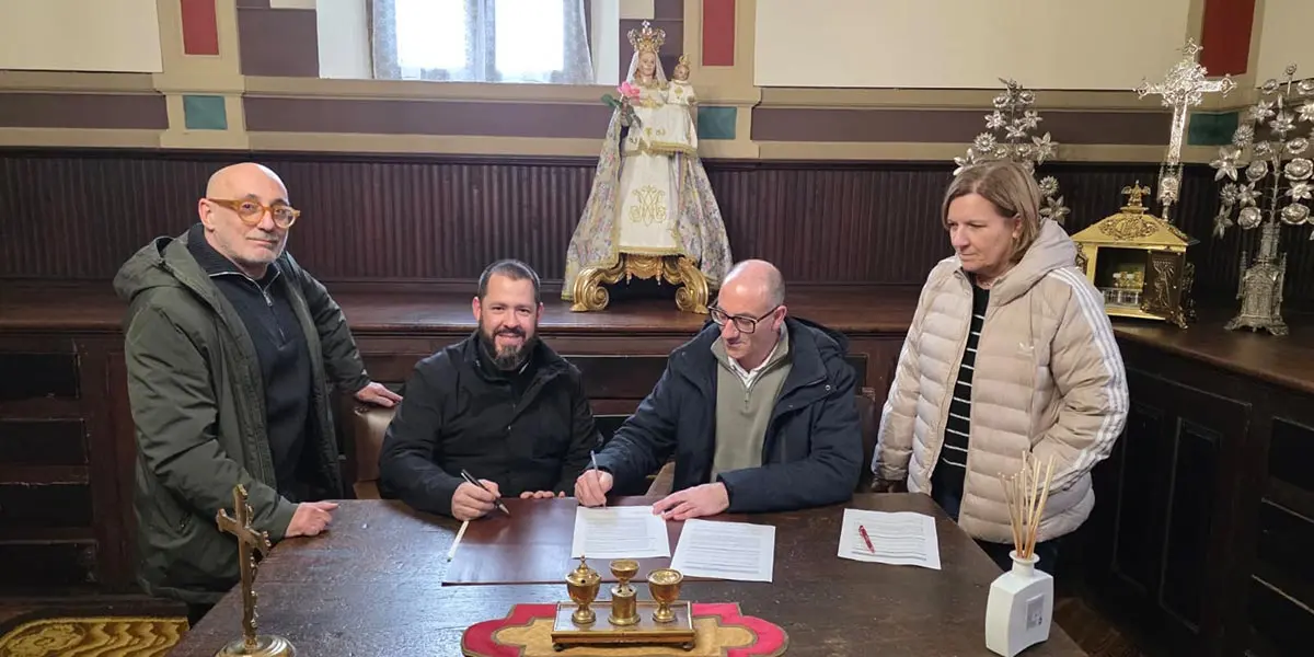 El Ayuntamiento de Corella y el Arzobispado de Pamplona suscriben un convenio para renovar la iluminaci&oacute;n LED de la iglesia de San Miguel, reducir el consumo energ&eacute;tico m&aacute;s de un 70 % y facilitar su apertura en horario estable