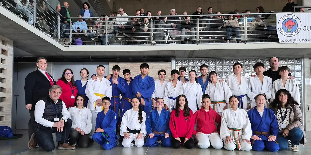 Equipo completo de judo Infantil y Cadete del Shogun junto a sus profesores