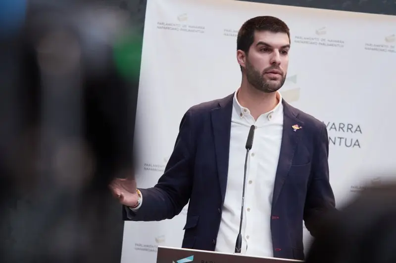 Archivo - El portavoz de Contigo-Zurekin en el Parlamento de Navarra, Carlos Guzm&aacute;n.