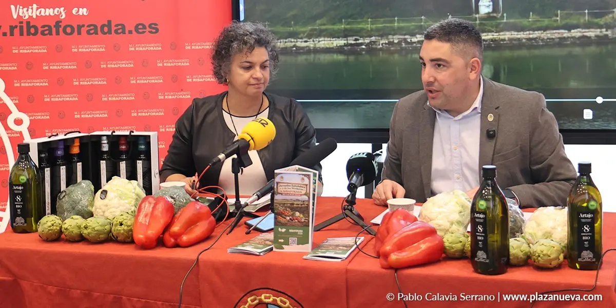 Diana Osorio Valencia, concejal de Turismo del Ayuntamiento de Ribaforada, y el alcalde Tirso Calvo Zardoya