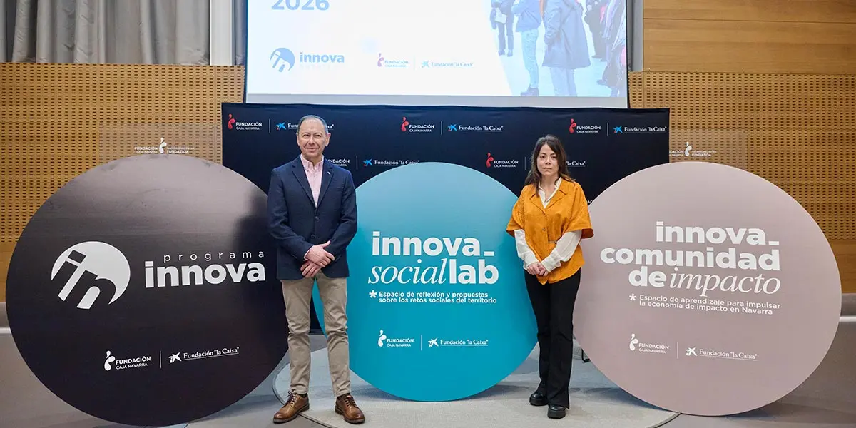 El presidente de Fundaci&oacute;n Caja Navarra, Jos&eacute; &Aacute;ngel Andr&eacute;s, y la delegada territorial de Fundaci&oacute;n "la Caixa" en Navarra, Izaskun Azcona