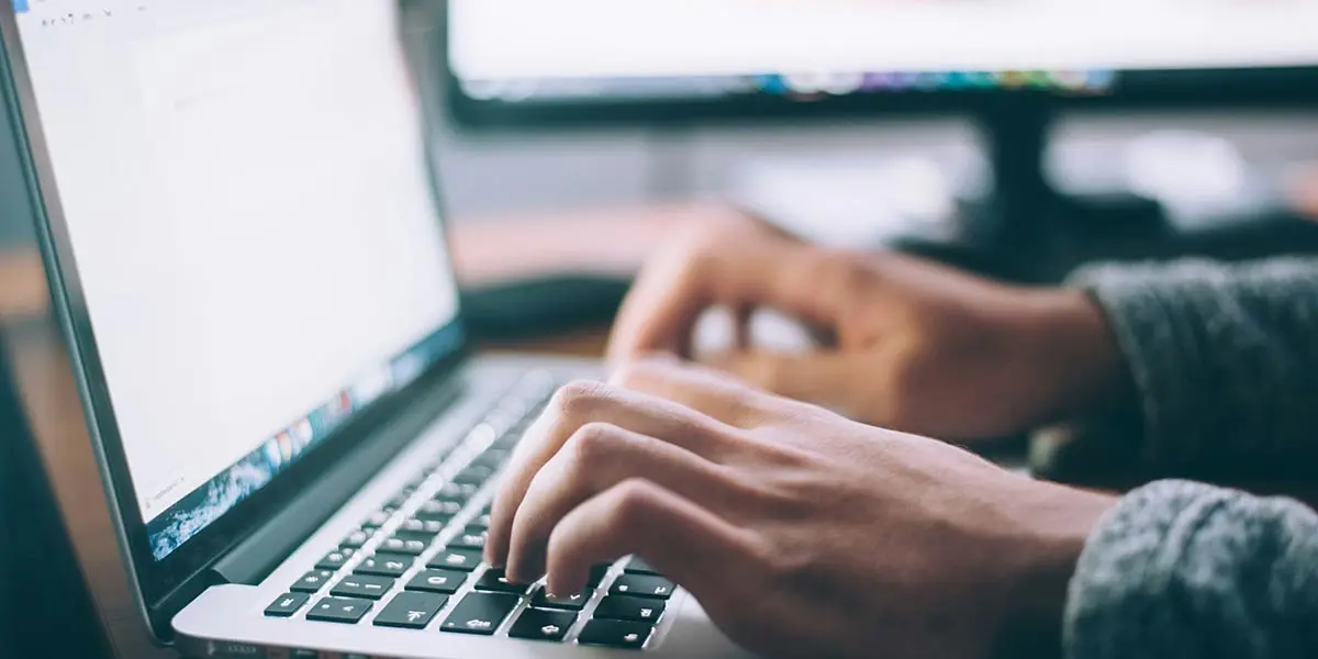 ordenador portatil teclado oficina trabajo teletrabajo