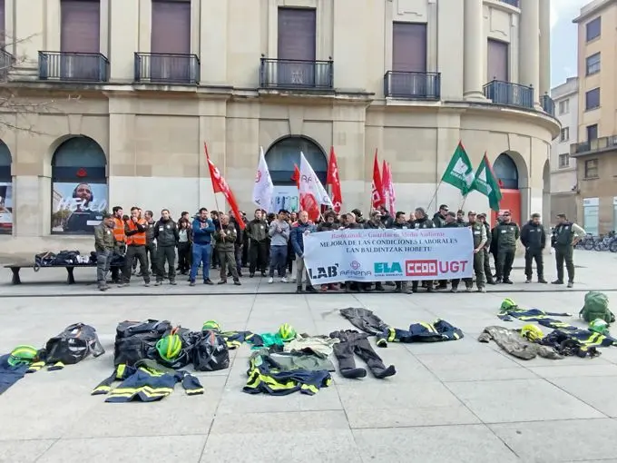 Concentraci&oacute;n convocada por los sindicatos que representan al colectivo de Guarder&iacute;o de Medio Ambiente de Navarra