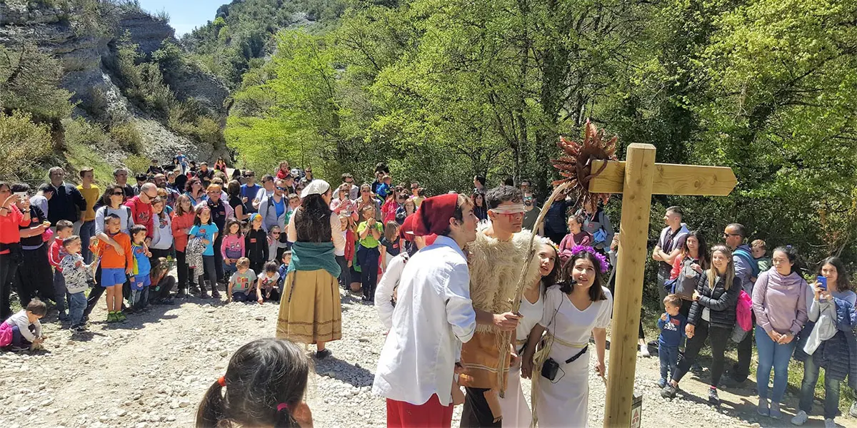 Ecorrutas teatralizadas al Ca&ntilde;&oacute;n del r&iacute;o Iranzu