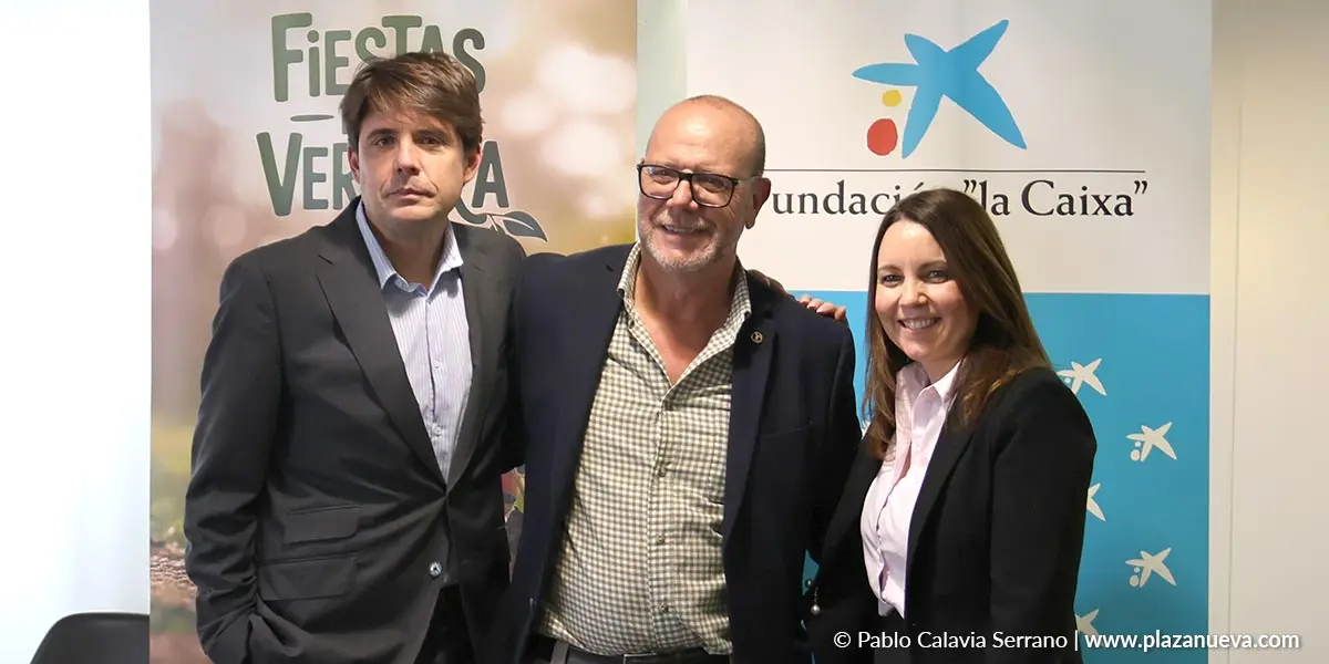 Javier &Aacute;lvarez, de Caixabank; Celes Sebasti&aacute;n, presidente de la Orden del Volat&iacute;n; y Adriana Ruiz, Directora Store Gaztambide de CaixaBank