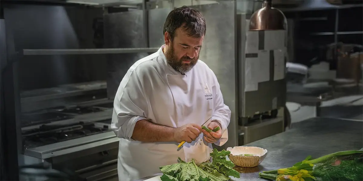 El chef Luis Salcedo defiende una cocina que parte de la huerta y aprovecha cada producto mediante creatividad, fermentaci&oacute;n y t&eacute;cnica
