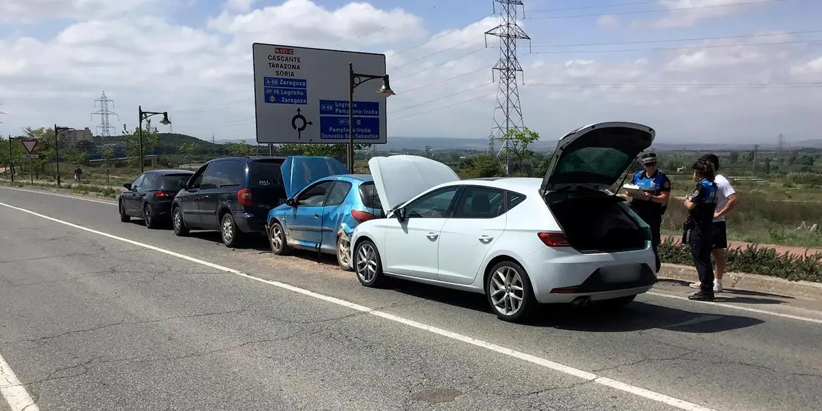Colisi&oacute;n en cadena en la carretera de Tarazona en Tudela con cuatro veh&iacute;culos implicados, que dej&oacute; una mujer herida y provoc&oacute; retenciones en la v&iacute;a
