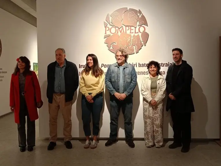 Parlamentarios forales visitan la exposici&oacute;n 'De Irulegi a Pompelo. Los or&iacute;genes de una ciudad'