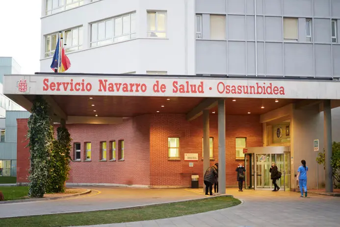 Archivo - Entrada del Hospital Universitario de Navarra.