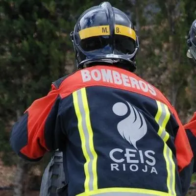 Archivo - Bombero del CEIS Rioja en una actuaci&oacute;n