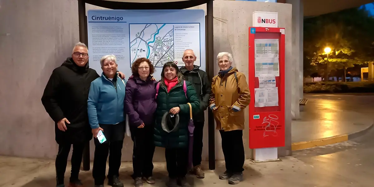 Grupo de vecinos y vecinas participante en la &uacute;ltima salida del censo de autillos en Cintru&eacute;nigo