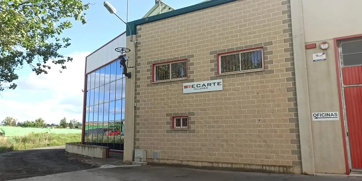 Fachada de la empresa Talleres Recarte en Murchante