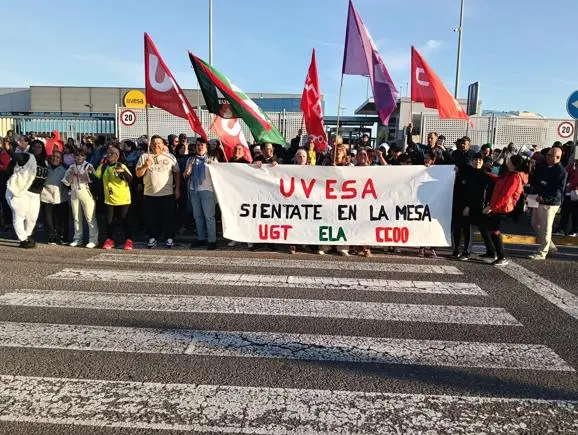 Primera jornada de huelga en la planta de Uvesa en Tudela por un convenio propio.