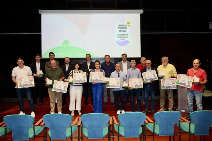 Entregados los premios a los ganadores del 'Concurso de Vinos de La Rioja' de Fundaci&oacute;n Caja Rioja y CaixaBank