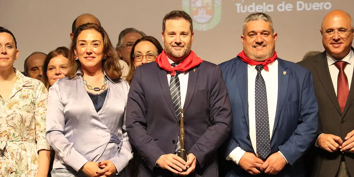 El Ayuntamiento de Tudela recibe el XXIV Premio Esp&aacute;rrago de Oro de Tudela de Duero (Valladolid) 5