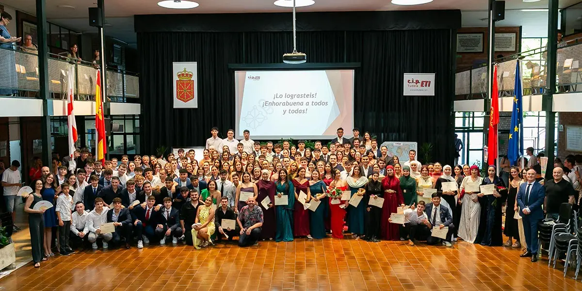 Los 152 t&eacute;cnicos superiores del CIP ETI Central de Tudela se graduaron en diez especialidades de FP