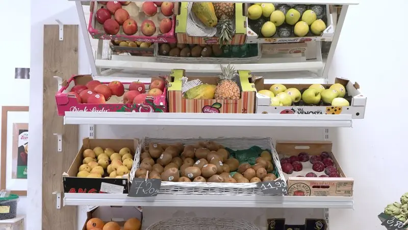 Archivo - Expositor de frutas y verduras