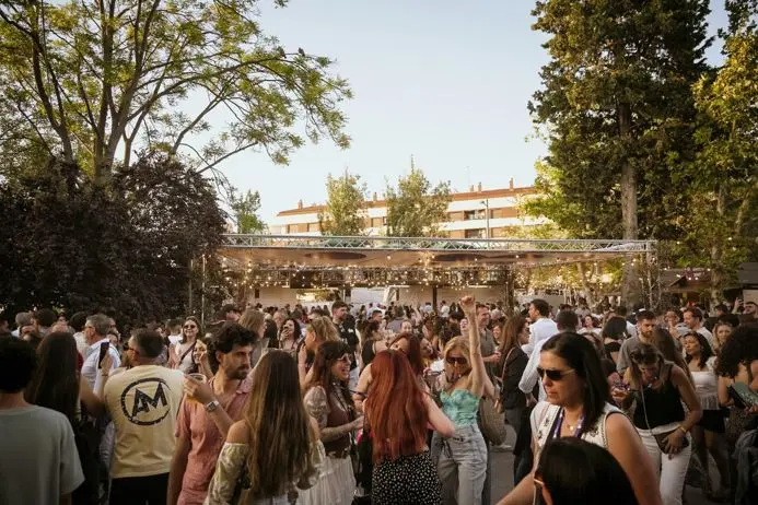 Ambiente en la II Feria Internacional de la Garnacha celebrada en la Arboleda de Macanaz.