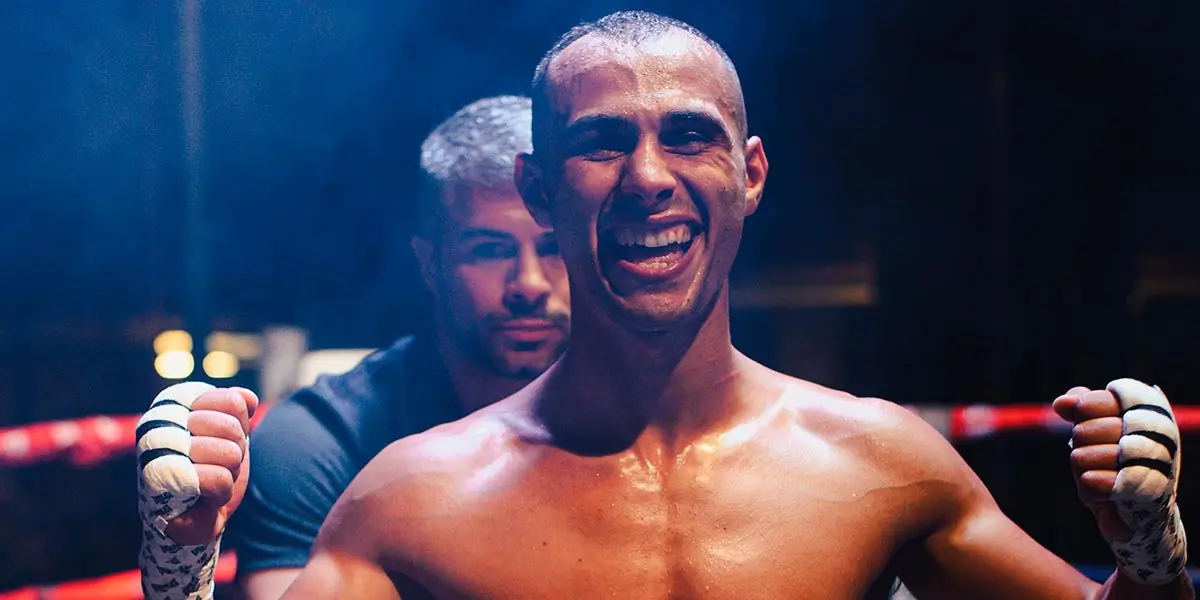 Edgar Teixeira se proclam&oacute; campe&oacute;n de Espa&ntilde;a FEKM K1 Pro -64,5 kg ante cerca de 1.000 espectadores y celebr&oacute; el t&iacute;tulo junto a su gente