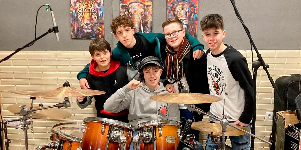 Los Calaveeras est&aacute;n formados por cinco j&oacute;venes m&uacute;sicos de Alfaro de entre 13 y 14 a&ntilde;os