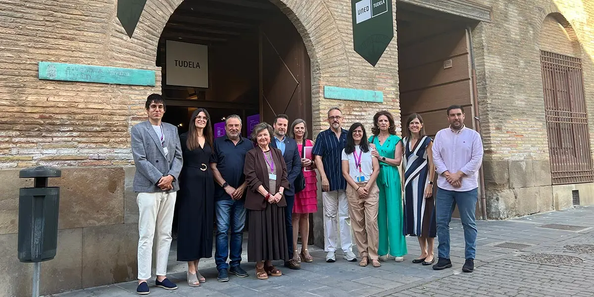 Autoridades y representantes institucionales participantes en el acto inaugural de la sexta edici&oacute;n del Congreso Navarro de Investigaci&oacute;n Joven Urania, celebrado en el Palacio del Marqu&eacute;s de San Adri&aacute;n de Tudela