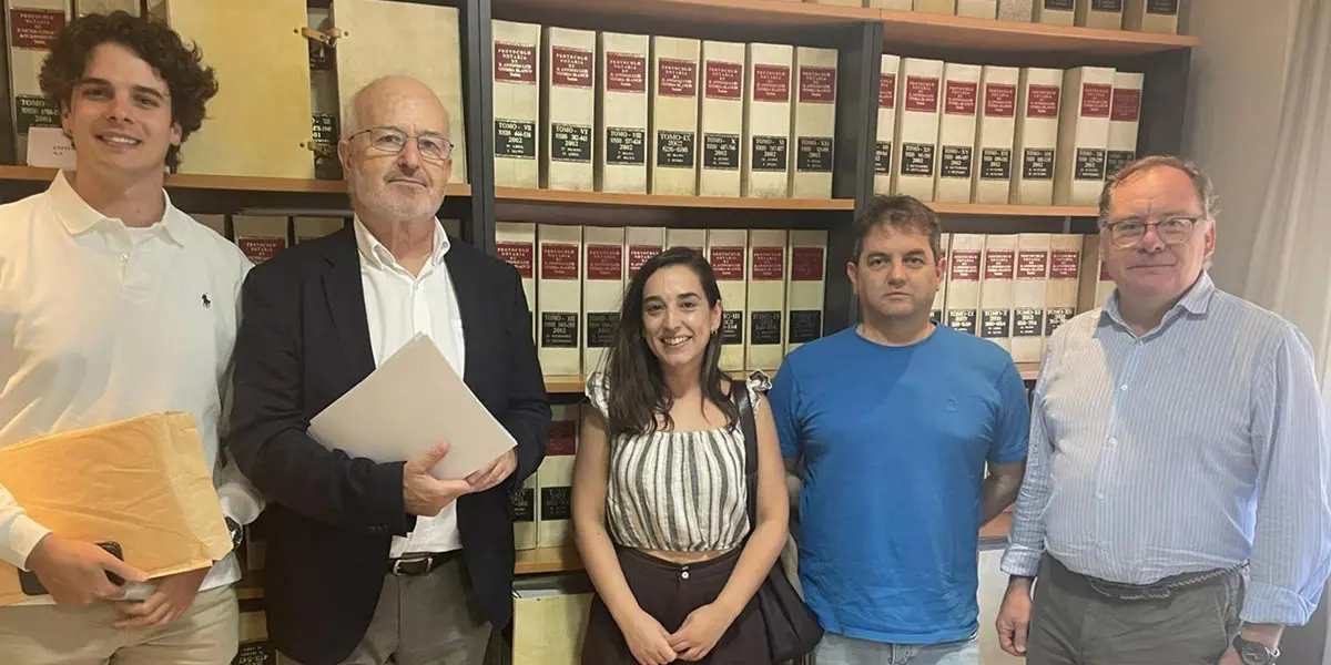Firma ante notario de las escrituras de la Cooperativa Energ&eacute;tica de Tudela