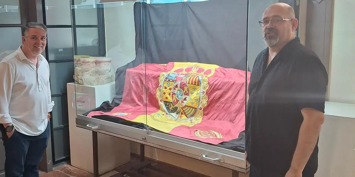 Fernando Ferrer, concejal del Ayuntamiento, e &Iacute;&ntilde;igo P&eacute;rez, archivero