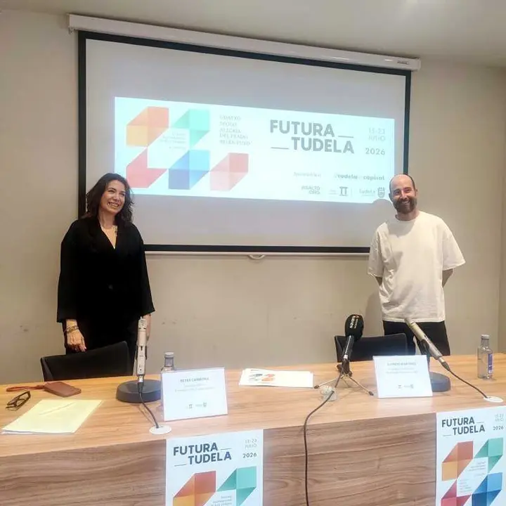 La concejal de Cultura de Tudela, Reyes Carmona, y Alfredo Mart&iacute;nez, responsable de la asociaci&oacute;n Asalto Proyecto Culturales, presentan el Festival Internacional de Arte Urbano Futura Tudela.