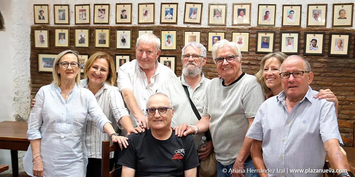 Los anteriores Tudelanos Populares acompa&ntilde;aron a Juan Ram&oacute;n Sainz Hern&aacute;ndez de Ubago tras hacerse p&uacute;blico su reconocimiento como Tudelano Popular 2026