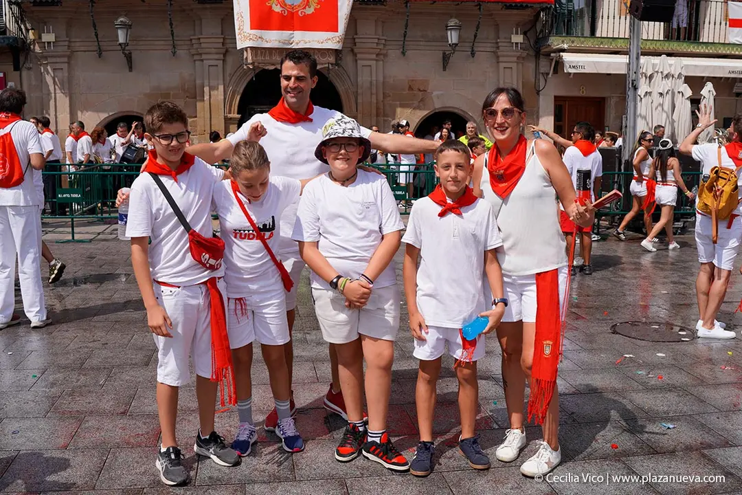 Fiestas de Tudela 2026 Imposici&oacute;n pa&ntilde;uelo rojo 169