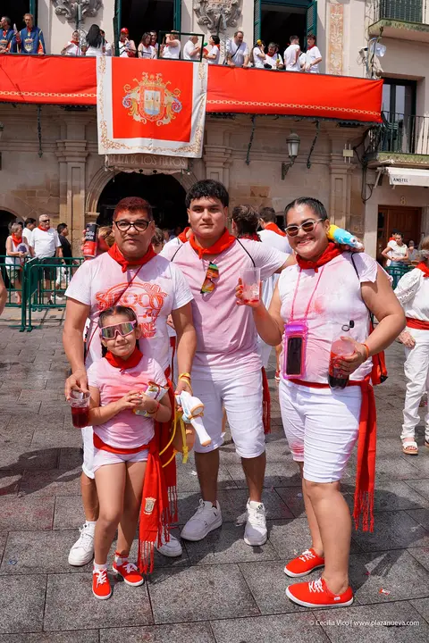 Fiestas de Tudela 2026 Imposici&oacute;n pa&ntilde;uelo rojo 174
