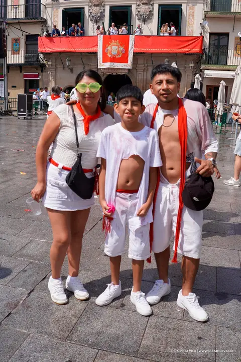 Fiestas de Tudela 2026 Imposici&oacute;n pa&ntilde;uelo rojo 180