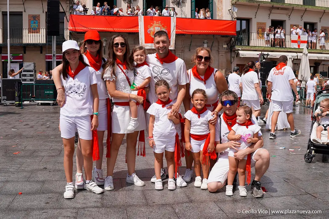 Fiestas de Tudela 2026 Imposici&oacute;n pa&ntilde;uelo rojo 183
