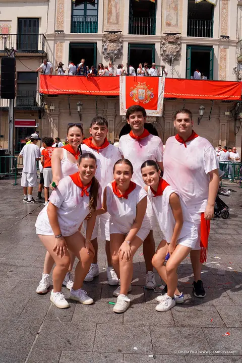 Fiestas de Tudela 2026 Imposici&oacute;n pa&ntilde;uelo rojo 185