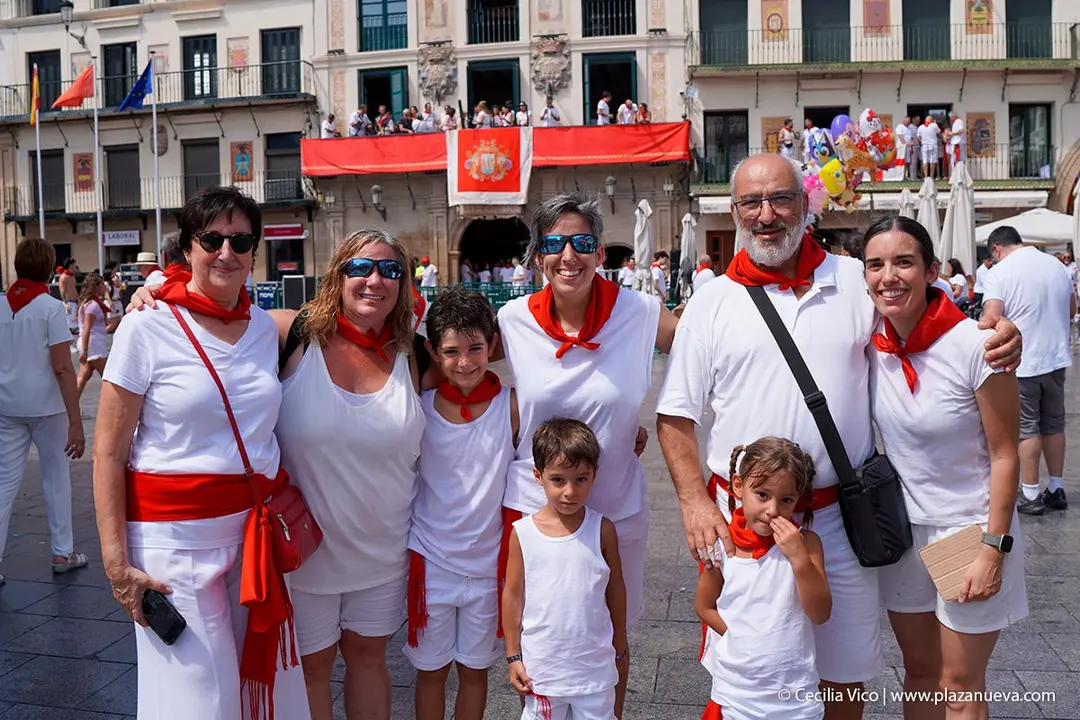 Fiestas de Tudela 2026 Imposici&oacute;n pa&ntilde;uelo rojo 189
