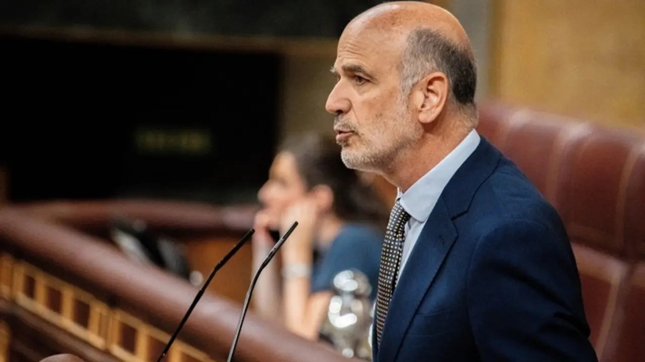 El diputado de UPN Alberto Catal&aacute;n interviene durante una sesi&oacute;n de control al Gobierno, en el Congreso de los Diputados, a 17 de junio de 2026, en Madrid (Espa&ntilde;a).