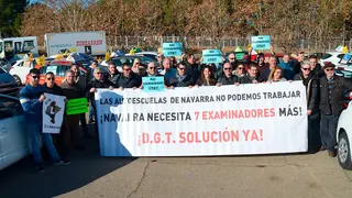 Manifestaci&oacute;n de las autoescuelas navarras